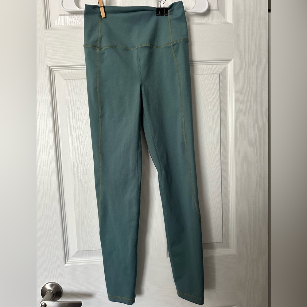 J. Crew active leggings EUC - size XS - green - only worn 2-3 times!